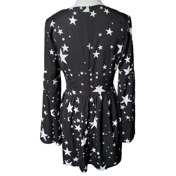 Boohoo Black Star Print Bell Sleeve mini dress - Picture 8 of 12